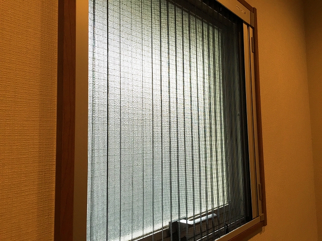 ヴィラロイヤル代々木　玄関窓