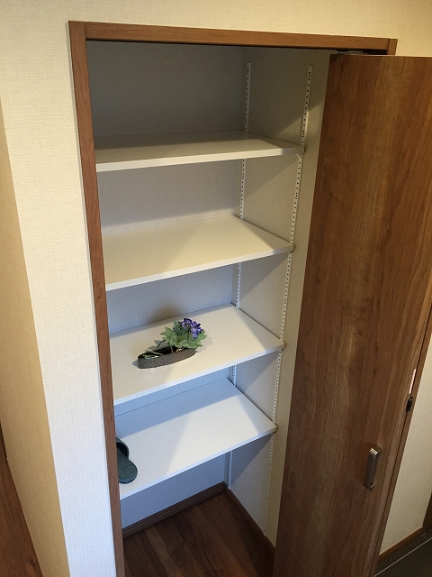 ヴィラロイヤル代々木　廊下収納