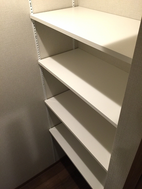 ヴィラロイヤル代々木　廊下収納