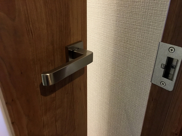 ヴィラロイヤル代々木　リビングダイニングキッチンへ