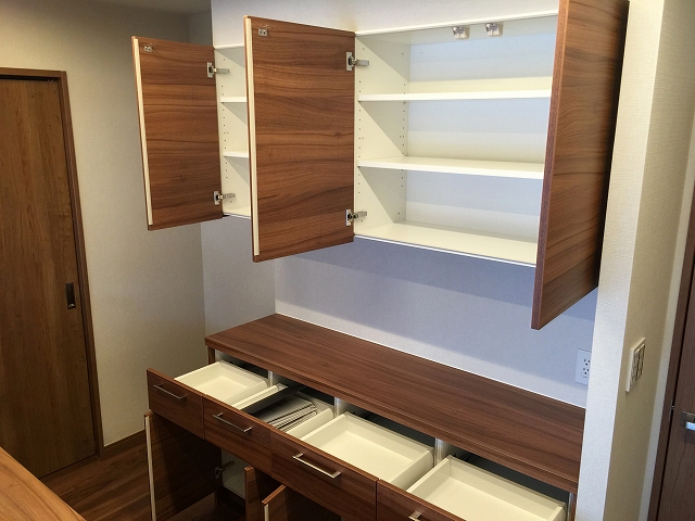 ヴィラロイヤル代々木　キッチンカップボード