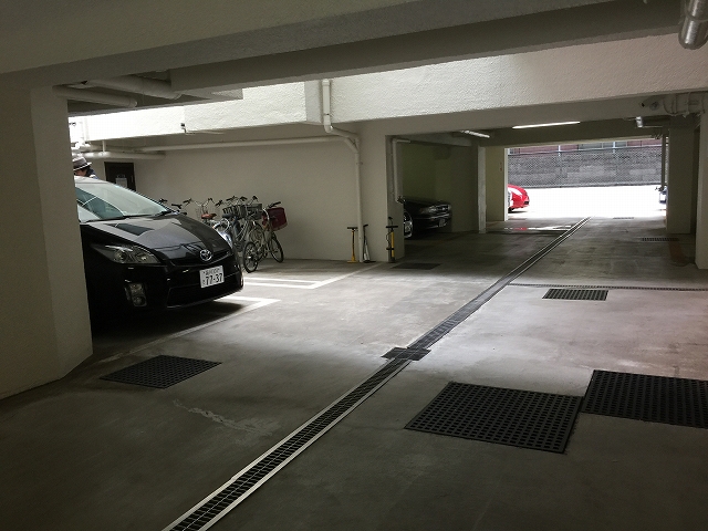 ヴィラロイヤル代々木　駐車場