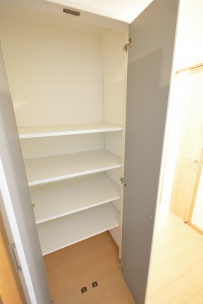 日興初台スカイマンション 廊下収納