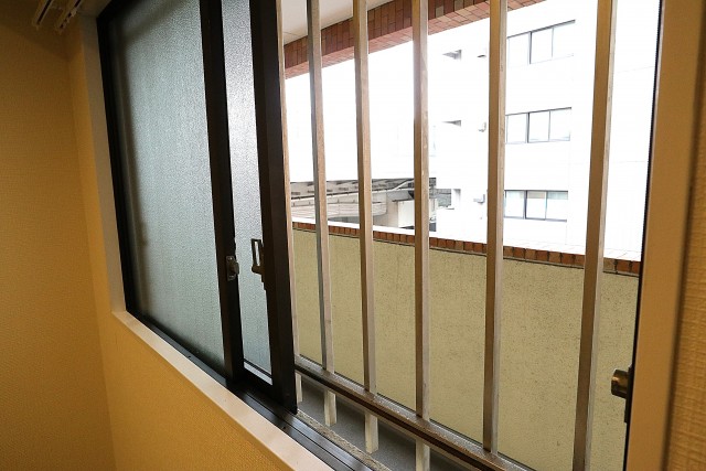 ライオンズマンション初台 洋室２