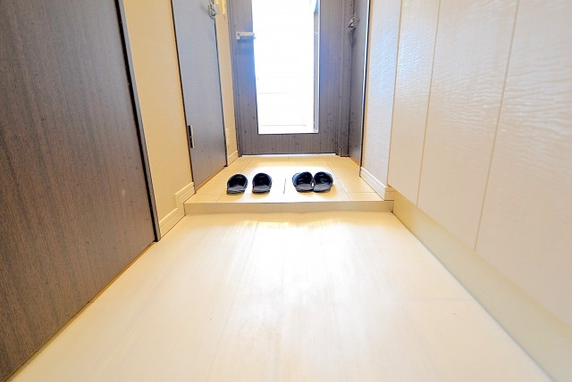 クオリア神南フラッツ 玄関