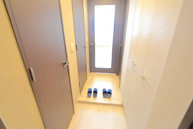 クオリア神南フラッツ 玄関