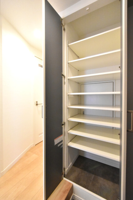 菱和パレス若松町 玄関