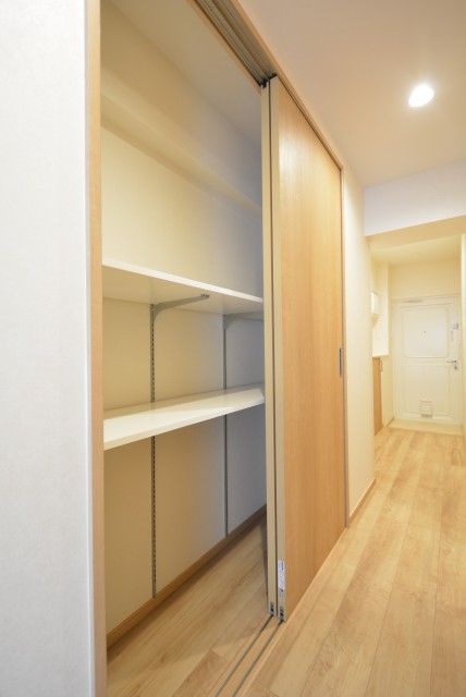 上馬フラワーホーム 廊下収納