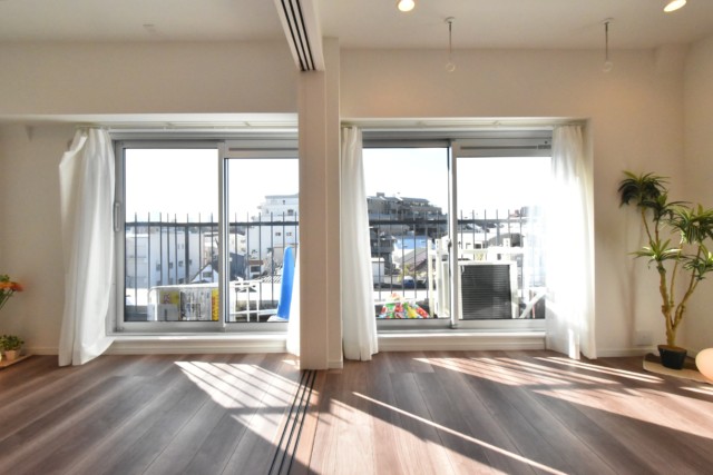 秀和代々木レジデンス バルコニー