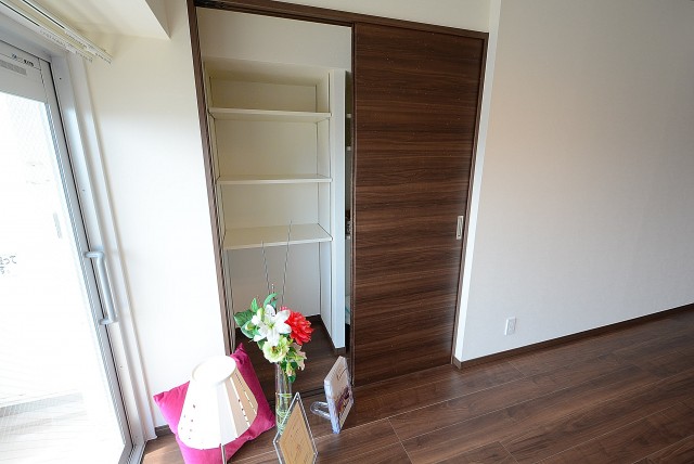 青葉台フラワーマンション (21)リビング収納