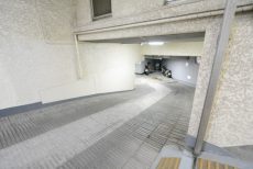 マンション池尻 駐車場・駐輪場