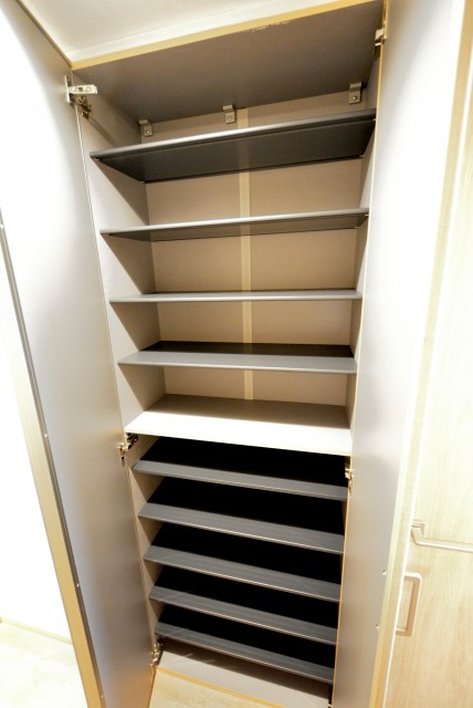 上馬フラワーホーム 廊下収納