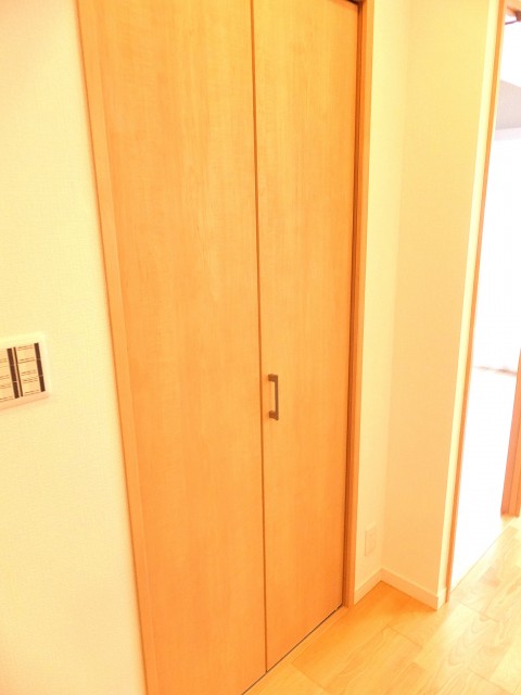 キャニオングランデ荻窪　リビング物入