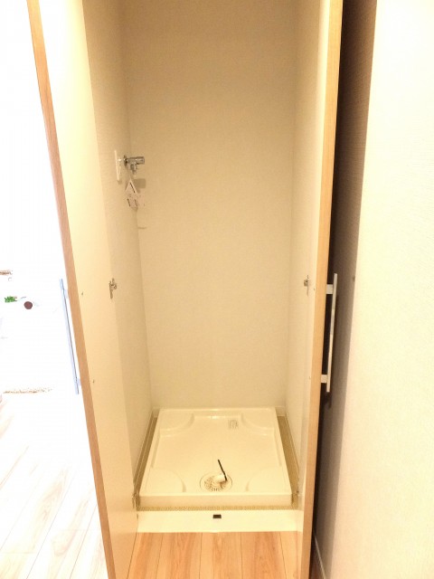 初台ハイツ　洗濯機置場