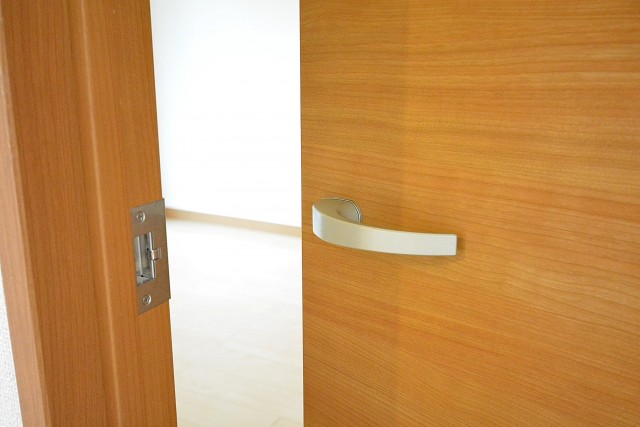 赤坂アーバンライフ　6帖洋室ドア