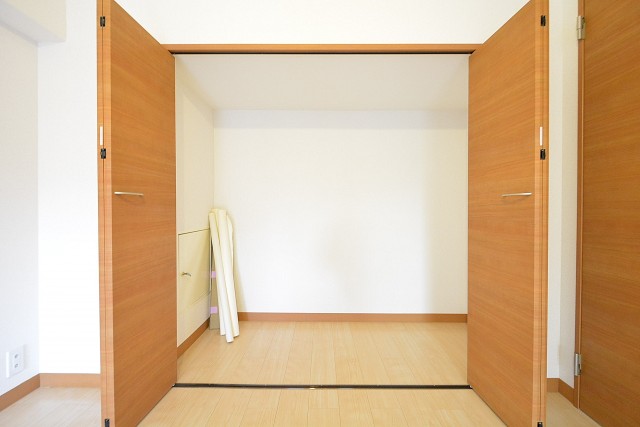 赤坂アーバンライフ　6帖洋室のクローゼット