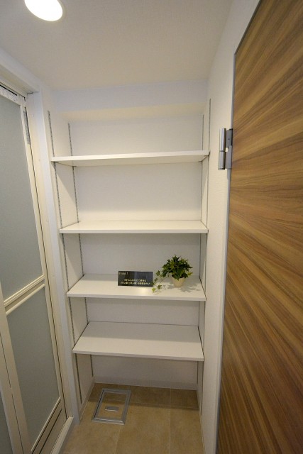 砧グリーンハイム第二　サニタリールーム棚
