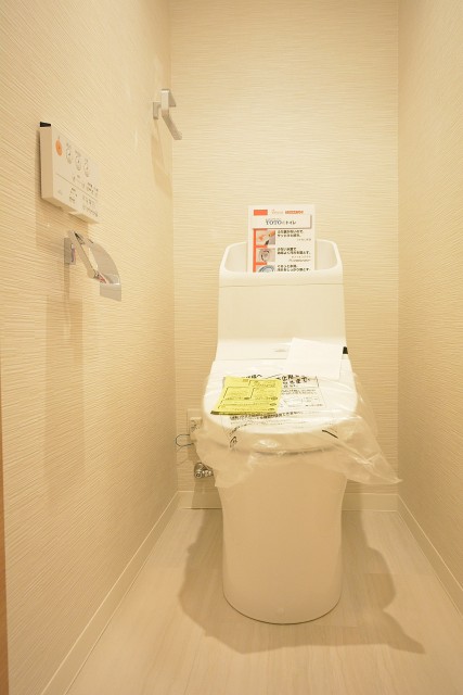 秀和南大井レジデンス　ウォシュレット付きトイレ