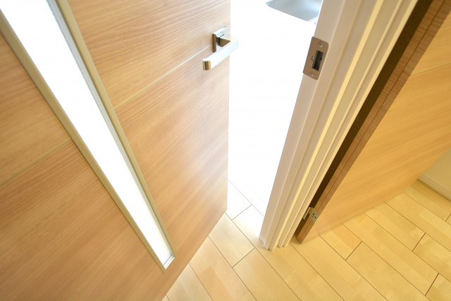 秀和南大井レジデンス　LDK扉