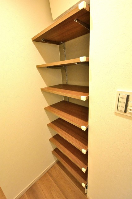 駒沢オリンピックマンション　廊下棚