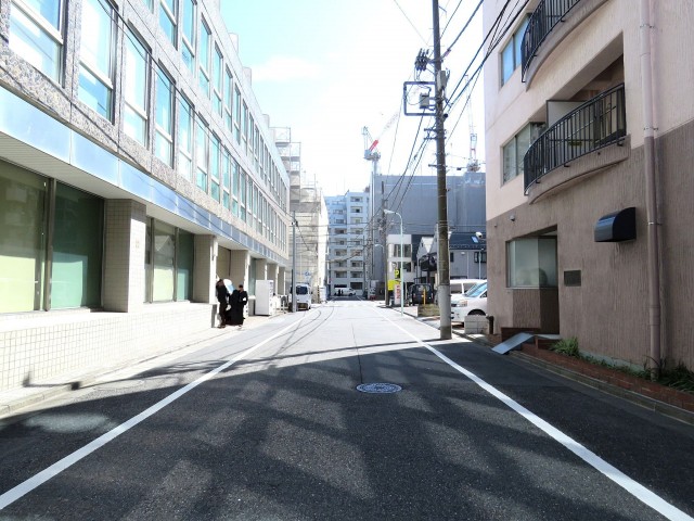 ローズハイツ日本橋浜町　エントランス前道路