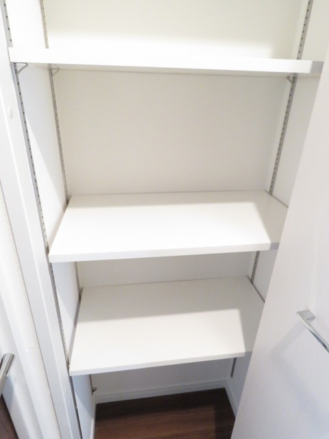 ノトス多摩川フレックス　廊下の物入れ