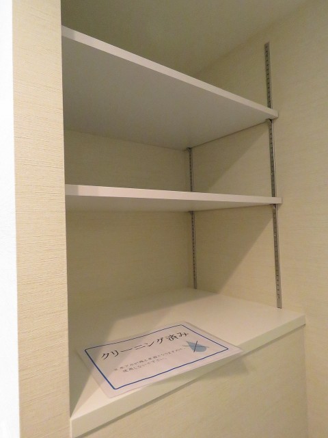 ファミール太子堂　洗濯機置き場横の物置棚