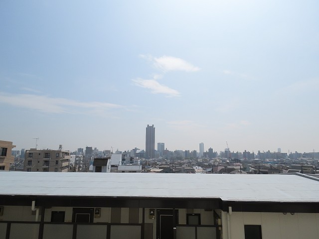 ファミール太子堂　洋室約6.4帖からの眺望