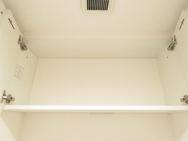 サングリア中目黒　トイレの収納棚