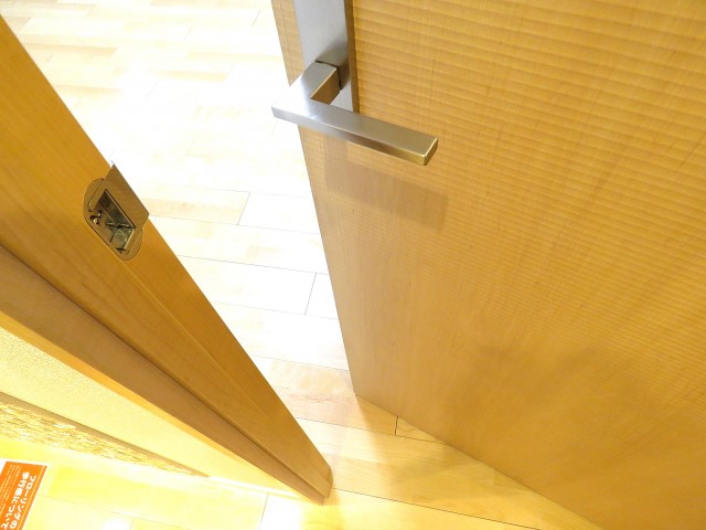 サングリア中目黒　洋室扉