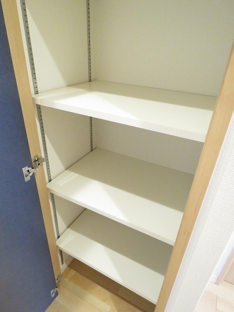 サングリア中目黒　廊下の物入れ