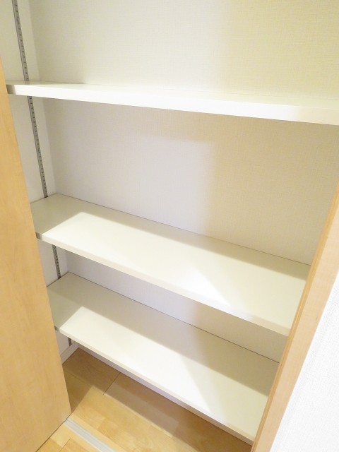 サングリア中目黒　廊下の物入れ