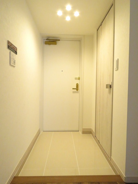 ファミールプランシェ経堂　玄関ホール