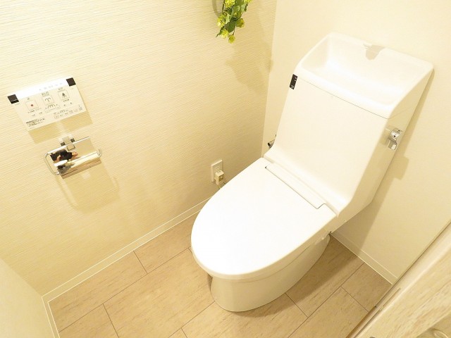 ファミールプランシェ経堂　ウォシュレット付きトイレ