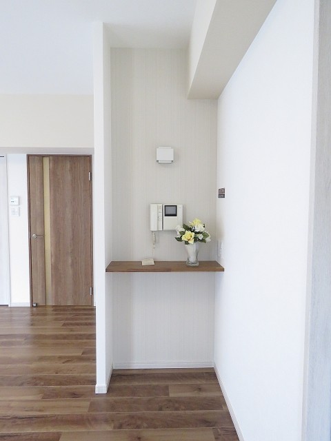 ファミールプランシェ経堂　電話台