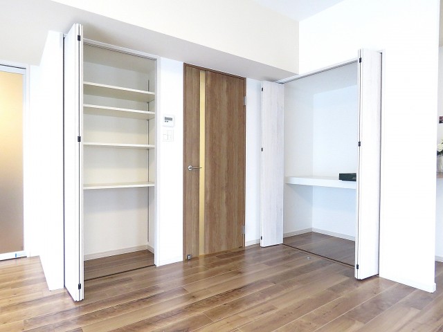 ファミールプランシェ経堂　リビング収納