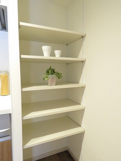 ファミールプランシェ経堂　パントリー