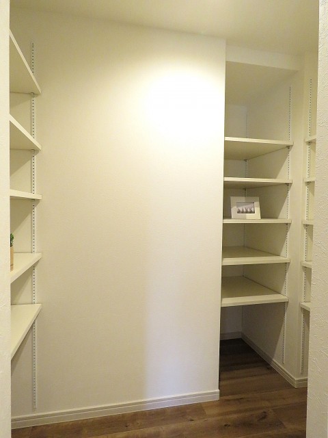 ファミールプランシェ経堂　パントリー約1.5帖