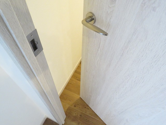 ファミールプランシェ経堂　廊下扉