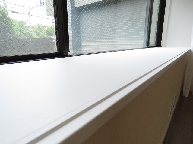 ファミールプランシェ経堂　出窓