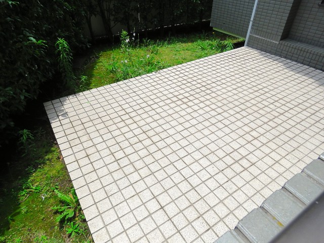 ファミールプランシェ経堂　リビング側バルコニー