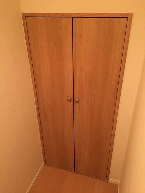 成城エンジェルマンション　階段下収納