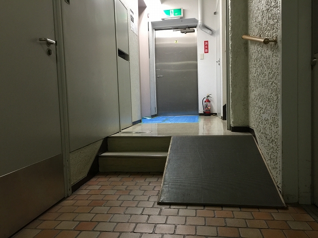 小田急目白台マンション　共用廊下