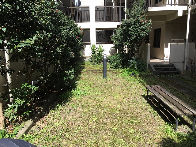 サンコート西荻窪　中庭