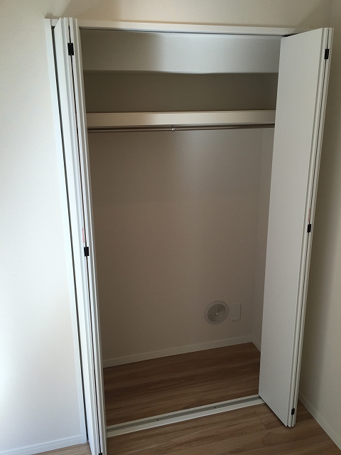 ダイアパレスエクセレント荻窪　洋室西側収納