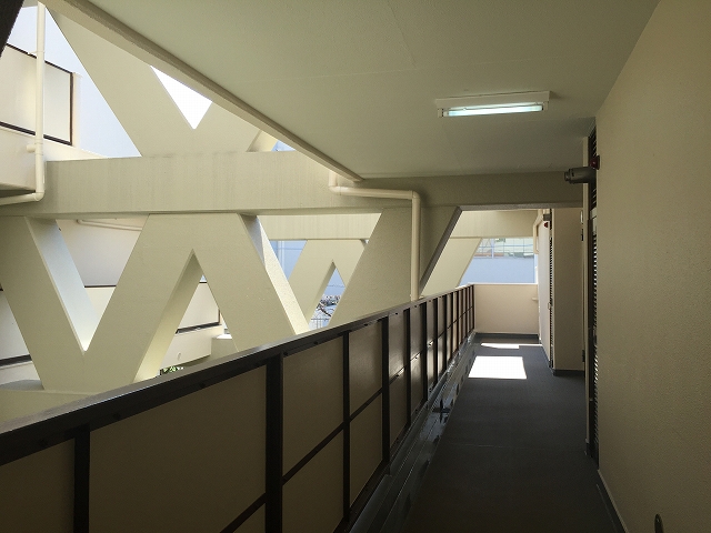 日商岩井豪徳寺マンション　廊下