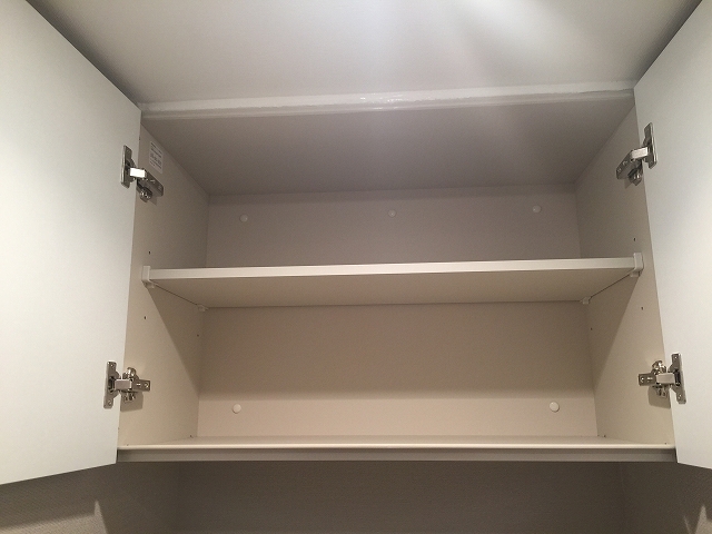 日商岩井豪徳寺マンション　トイレ収納