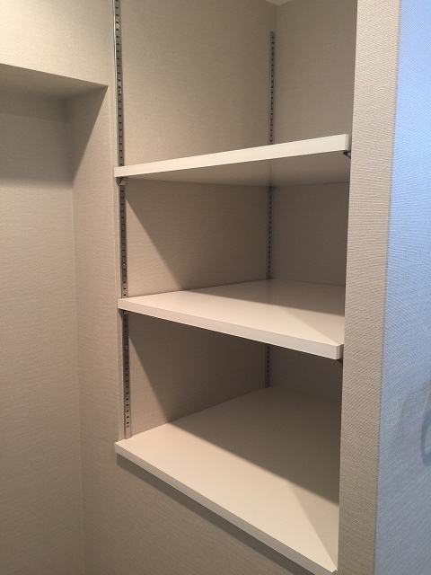 日商岩井豪徳寺マンション　洗濯機置場