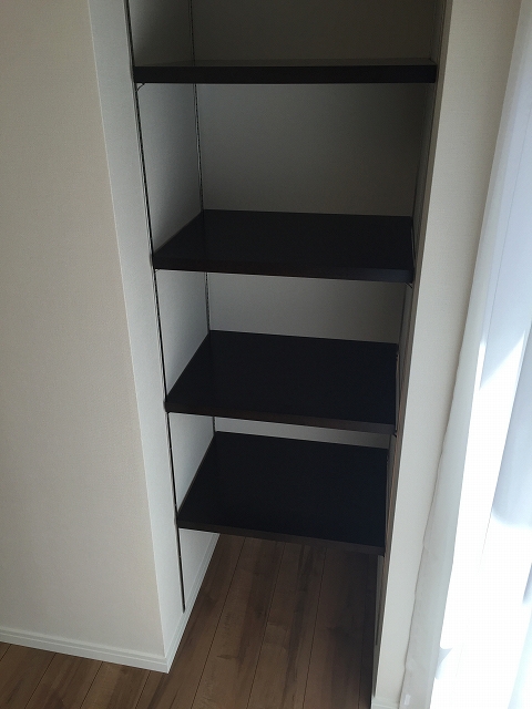 日商岩井豪徳寺マンション　洋室約5.8帖収納