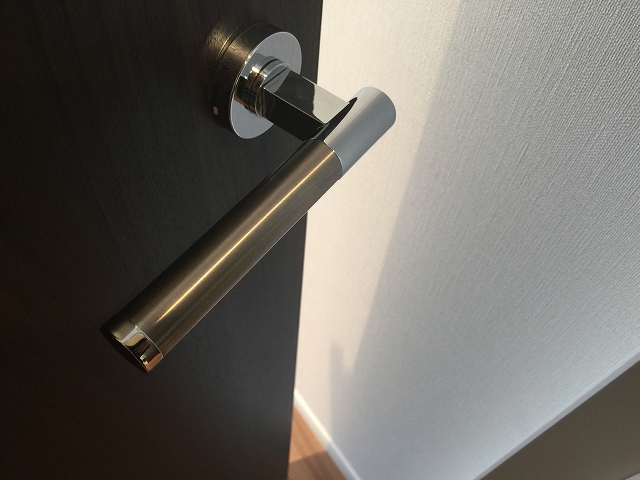 日商岩井豪徳寺マンション　リビングダイニングキッチンへ